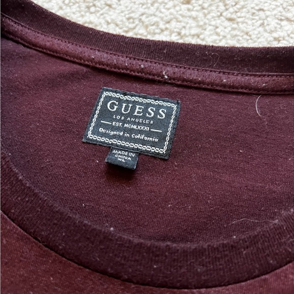 GUESS Men’s Burgundy T-Shirt Faux Leather Panel Zip Detail Size XL - Picture 4 of 5